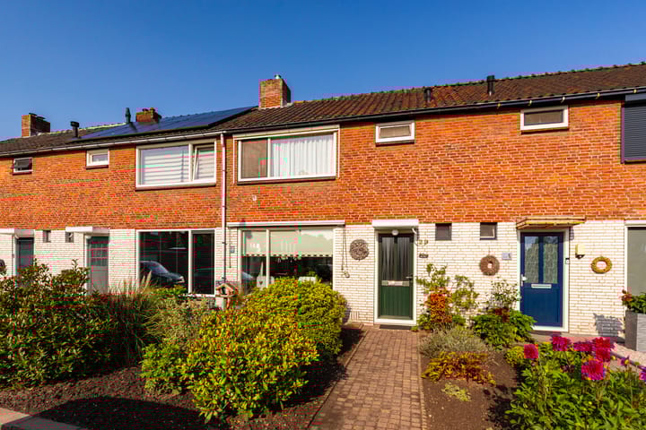 J.D. van der Waalsstraat 29, Eerbeek Photo of property J.D. van der Waalsstraat 29, Eerbeek