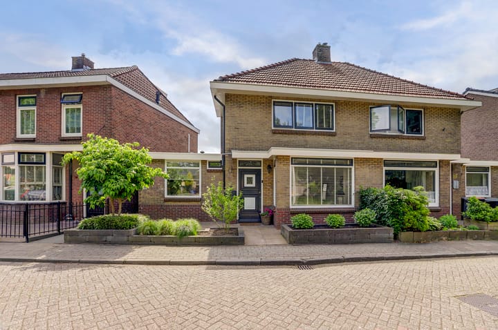 J. Duikerstraat 20 in Almelo