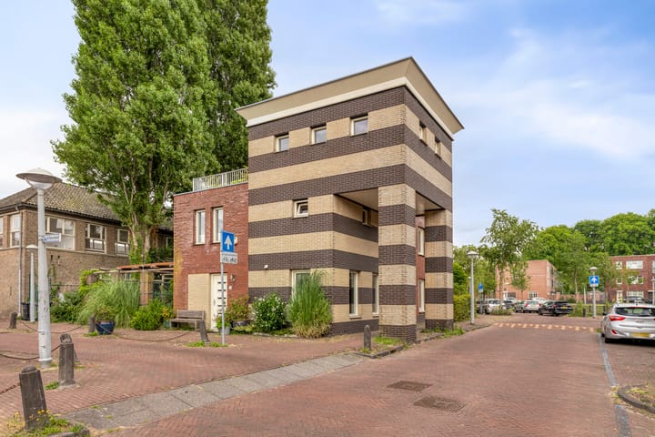J.F. Berghoefplantsoen 2 in Amsterdam