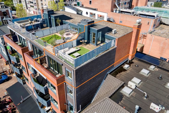 Photo of property J.G. Sandbrinkstraat 1-13, Veenendaal