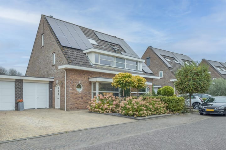 J.H. Derksenstraat 12 in Meteren