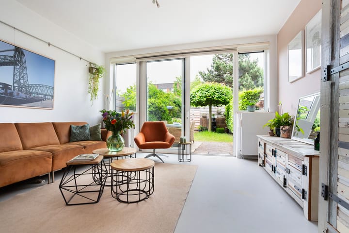 J.H. van den Broekstraat 10 in Rotterdam
