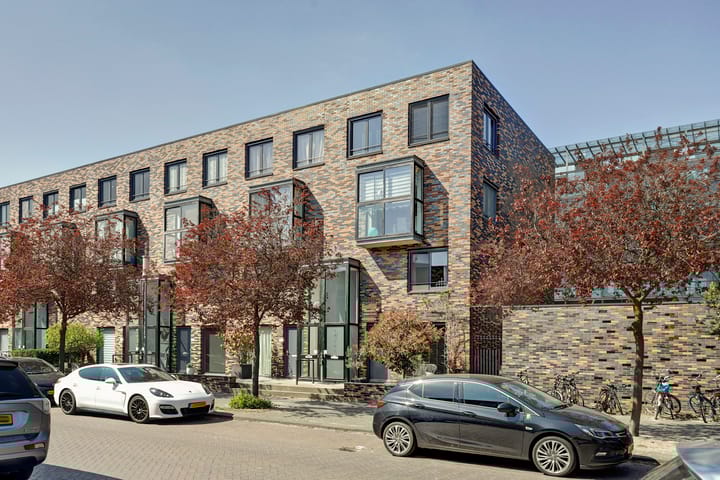 J.H. van den Broekstraat 13 in Rotterdam