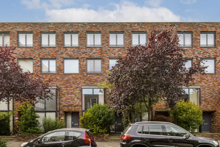 J.H. van den Broekstraat 87 in Rotterdam