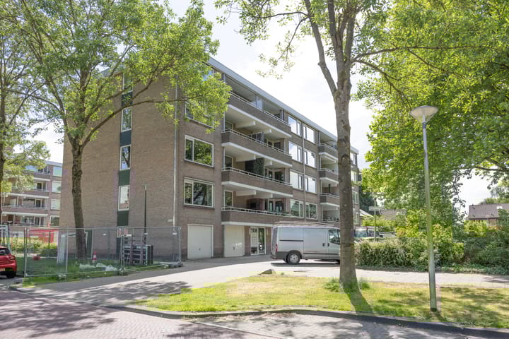 J.J. van Deinselaan 328 in Enschede