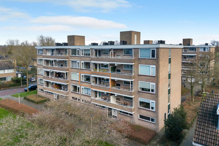 Photo of property J.J. van Deinselaan 376, Enschede