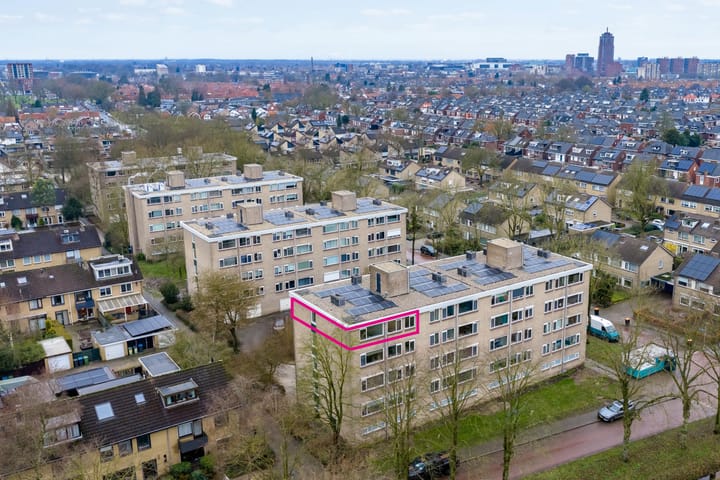 J.J. van Deinselaan 448 in Enschede