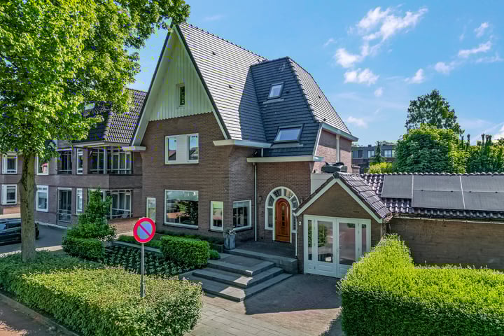 J.P.C. Leinweberstraat 2 in Veenendaal Foto