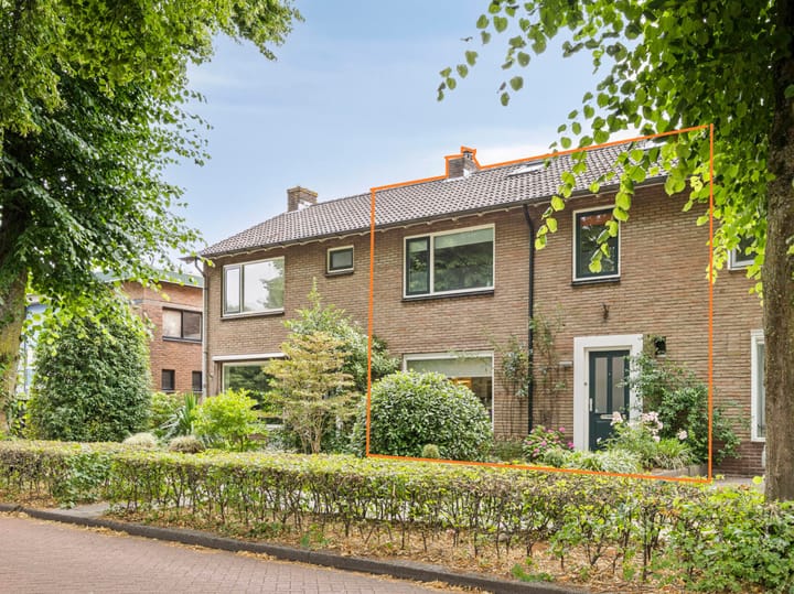 Photo of property J.P.C. Leinweberstraat 54, Veenendaal