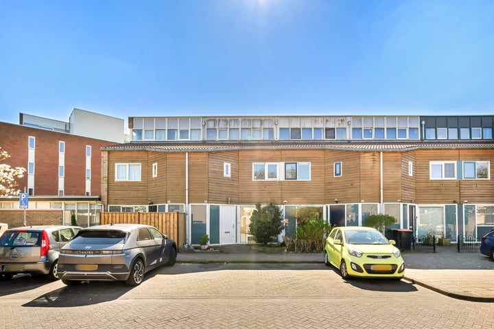 J. Paxtonstraat 8 in Velserbroek