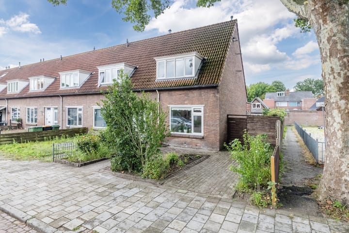 J van der Veenstraat 26 in Hoogeveen