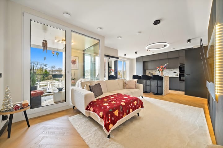 Photo of property Jaap van der Hoekplaats 62, Rotterdam