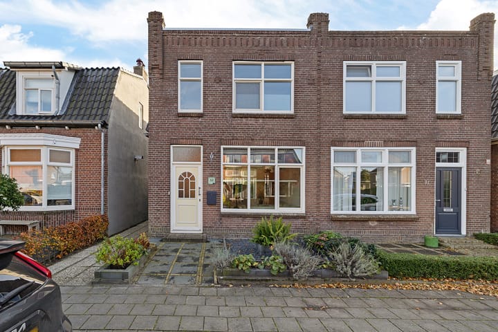 Photo of property Jacob Hepkemastraat 12, Heerenveen