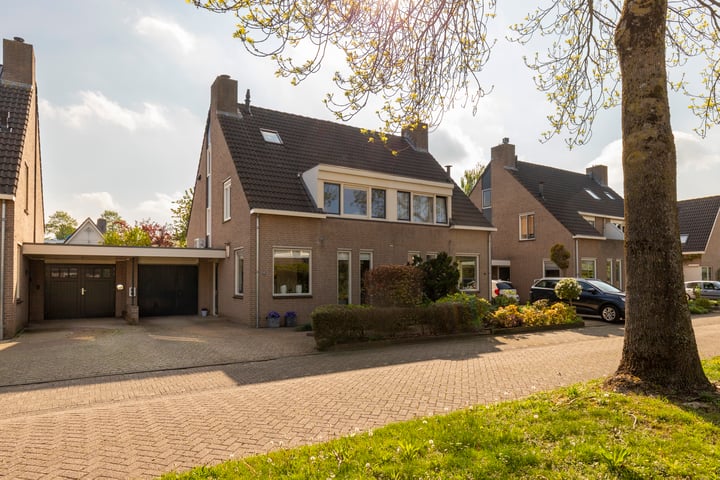 Photo of property Jacob Ruisdaelstraat 13, Tiel