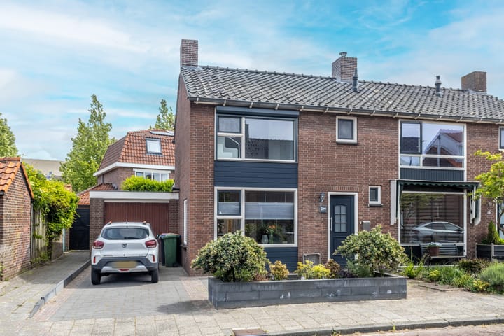 Jacob van Oostzanenstraat 3 in Heemskerk