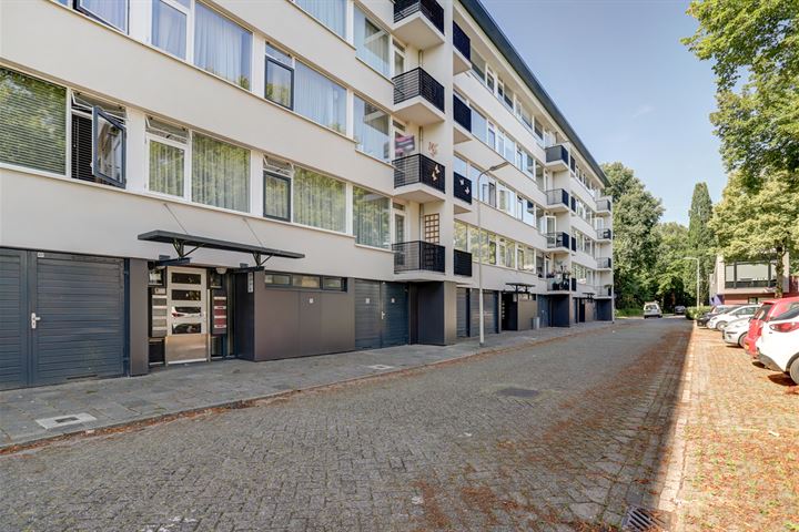 Jacob van Ruijsdaelstraat 38 in Roosendaal