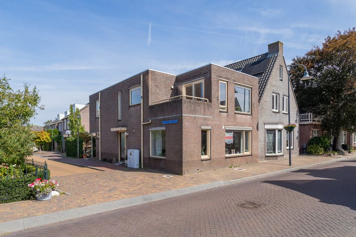 Jacoba van Beyerenlaan 1 in Hazerswoude-Dorp foto