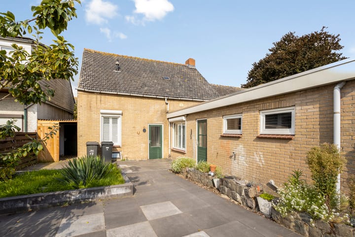 Photo of property Jacobus de Waalstraat 17, Lamswaarde