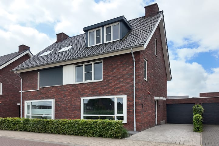 Jade 11 in Zevenbergen photo