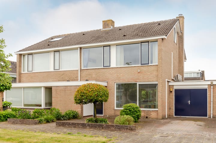 Photo of property Jan Azn. Leeghwaterstraat 10, Harderwijk