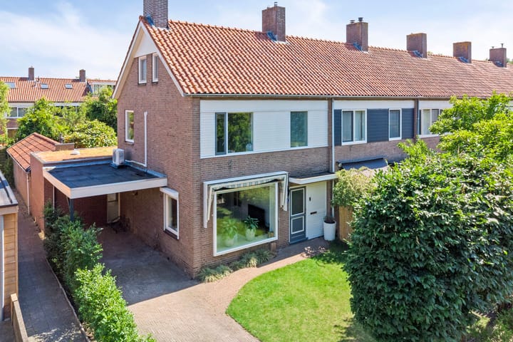 Photo of property Jan Luykenlaan 11, Deventer