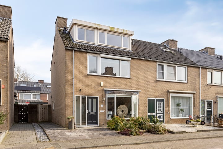 Photo of property Jan Schoutenplantsoen 8, Bunschoten-Spakenburg