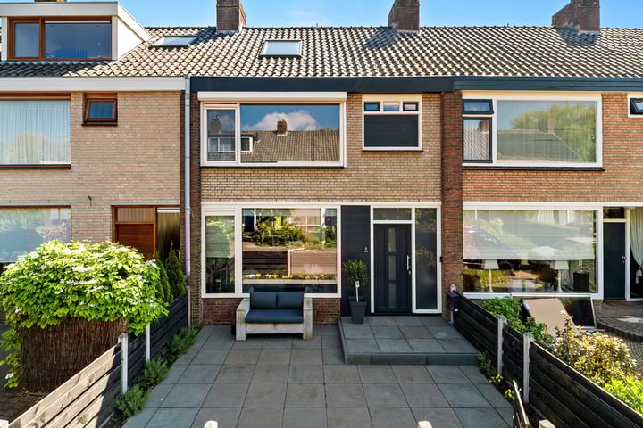Photo of property Jan Sluytersstraat 8, Maassluis