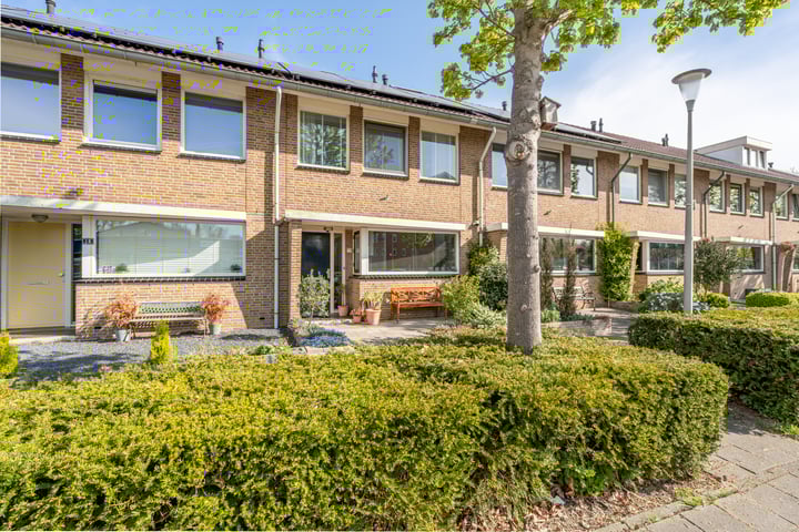 Photo of property Jan van Almondestraat 14, Poortugaal
