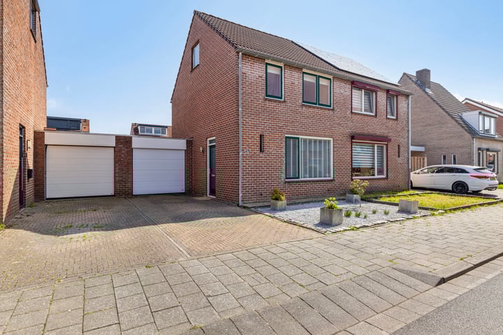 Photo of property Jan van Eyckstraat 37, Axel