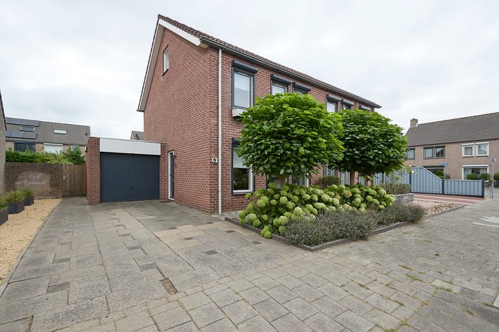 Photo of property Jan van Eyckstraat 43, Axel