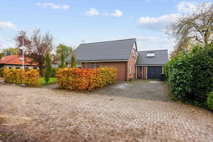 Photo of property Jan van Galenlaan 13, Zuidhorn