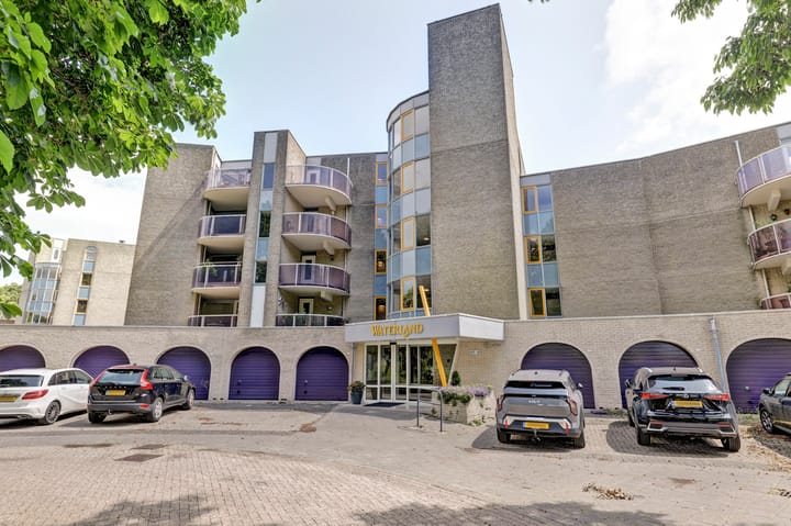 Jan van Ruusbroeclaan 73 in Oegstgeest