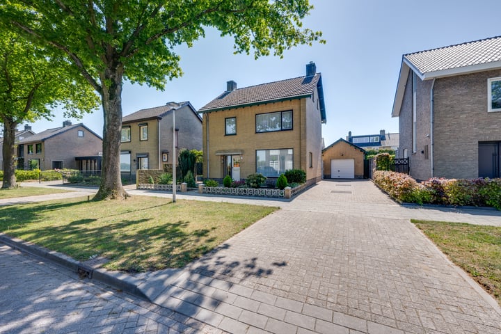 Photo of property Jan Vermeerstraat 12, Rucphen