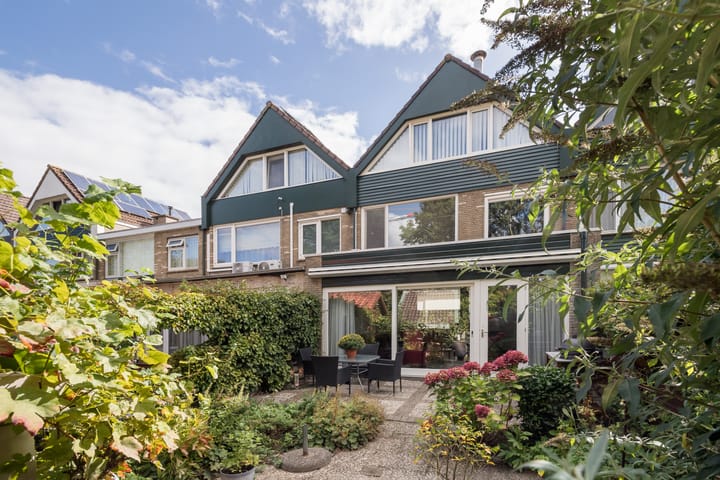 Photo of property Jan Willem Frisostraat 18, Ridderkerk
