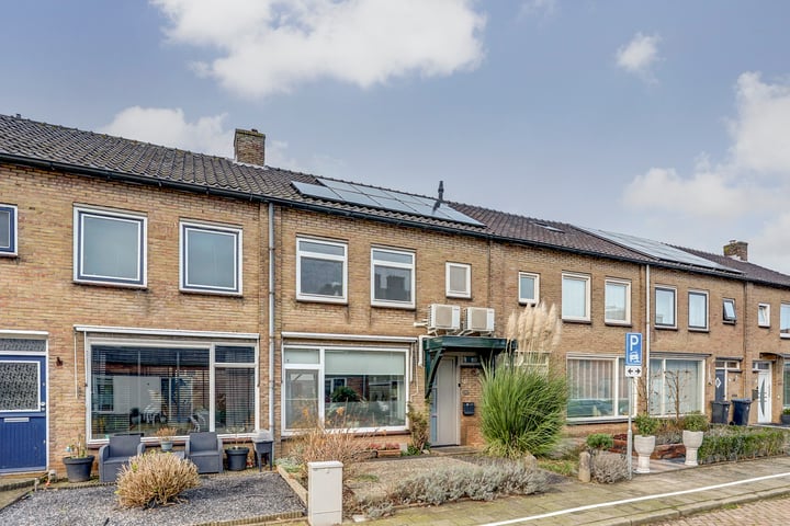 Janus Erasmiusstraat 8 in Tiel