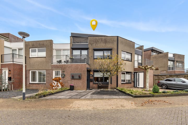 Photo of property Jasmijnberg 69, Roosendaal