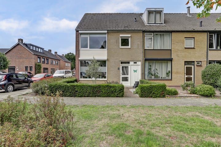 Jasmijnstraat 1 in Made