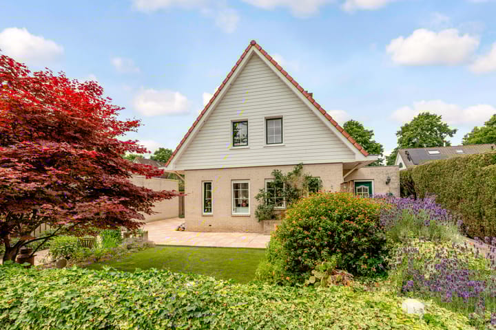 Photo of property Jean Gabinplantsoen 8, Almere