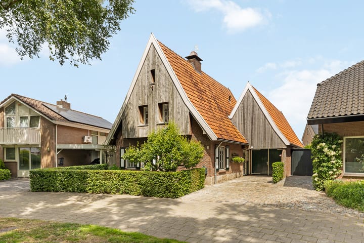 Jean Louis Pisuissestraat 17 in Hengelo