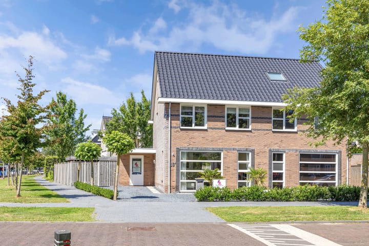 Jeanne d'Arclaan 16B in Emmeloord