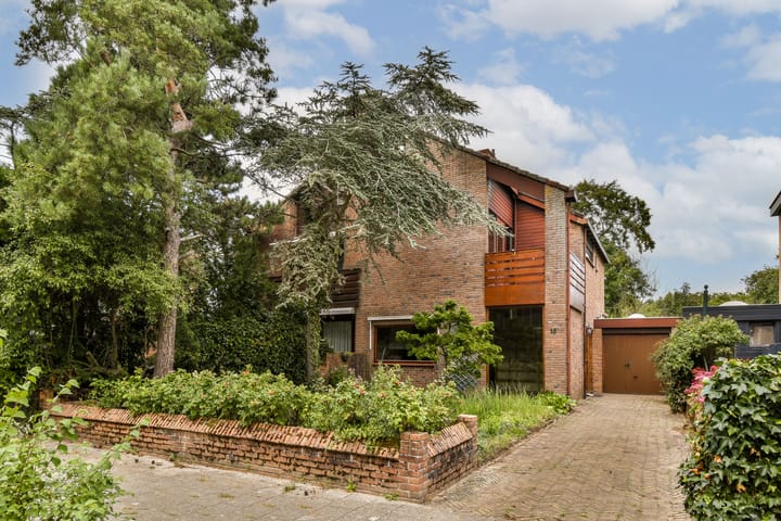 Photo of property Jhr. P.N. Quarles van Uffordlaan 15, Zandvoort