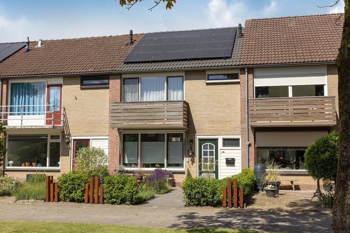 Jhr. van Coeverdenstraat 20 in Oldenzaal foto