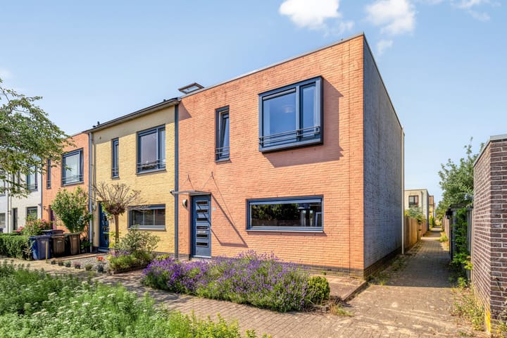 Jimmy Brownstraat 2 in Almere