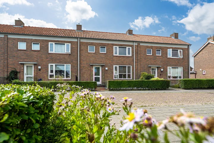 Photo of property Jogchum Nieuwenhuisstrjitte 80, Grou