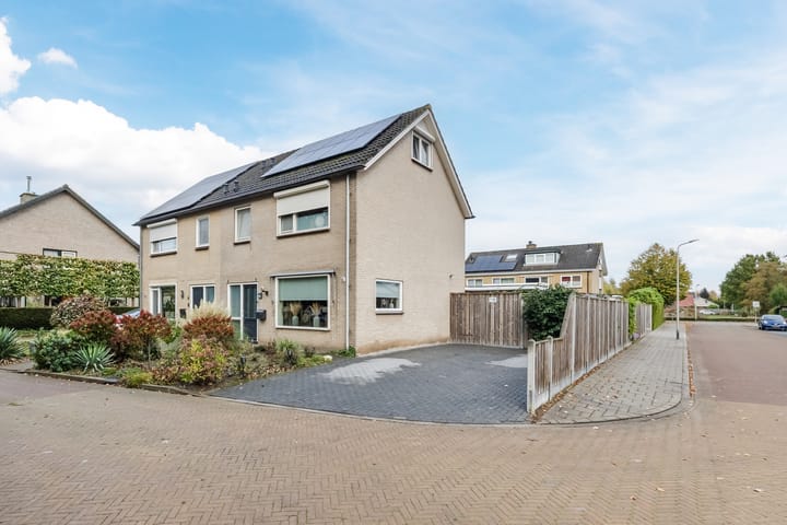 Johan Frisostraat 2 in Vroomshoop