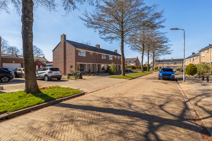 Photo of property Johan ter Schoeleweg 12, Surhuisterveen