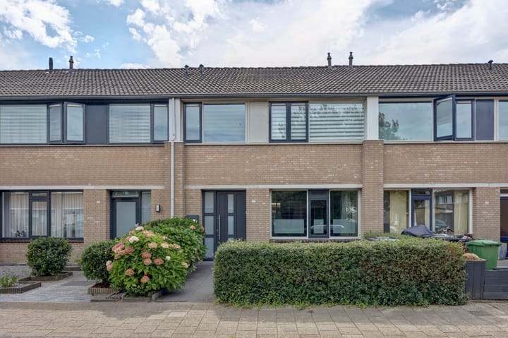Johann Straussstraat 27 in Waalwijk photo