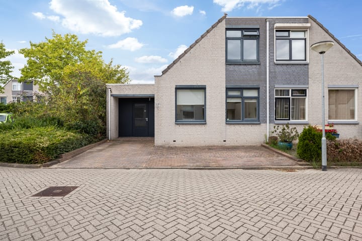 Johanna Naber-erf 188 in Dordrecht