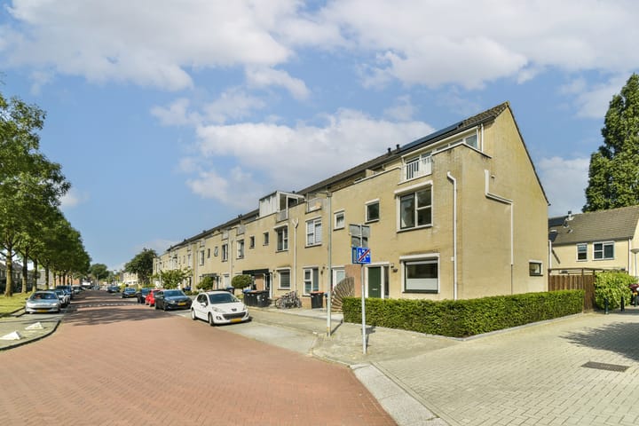 Johanna Naber-erf 522 in Dordrecht