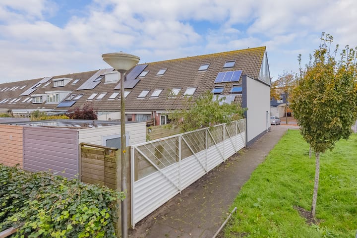 Johanna Naberstraat 2 in Velserbroek